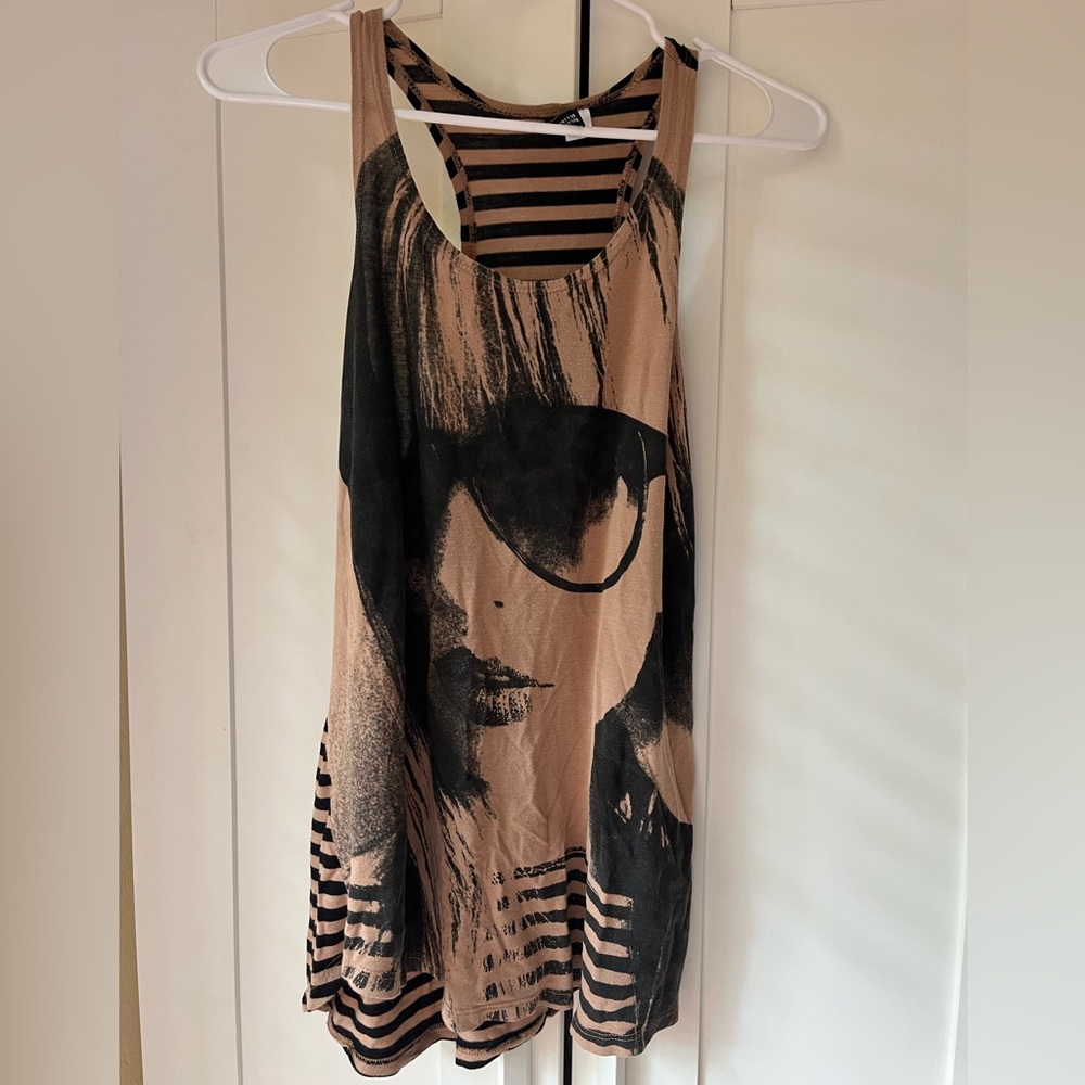 Stylish Tan and Black Graphic Tank Top size 8 has small hole on back